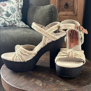 Natural Braided Platform Sandals - Beige